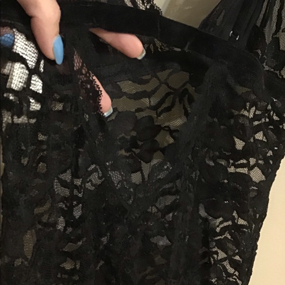 Black lace chemise with velveteen straps - Picture 3 of 6